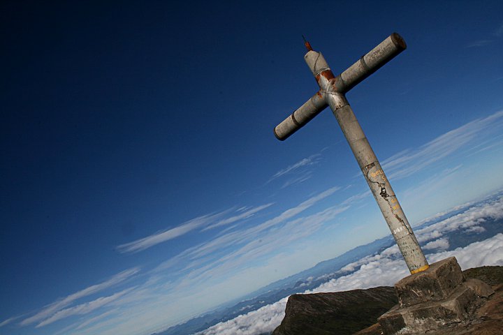 Neblina intensa é registrada em pontos da Grande Vitória, Espírito Santo